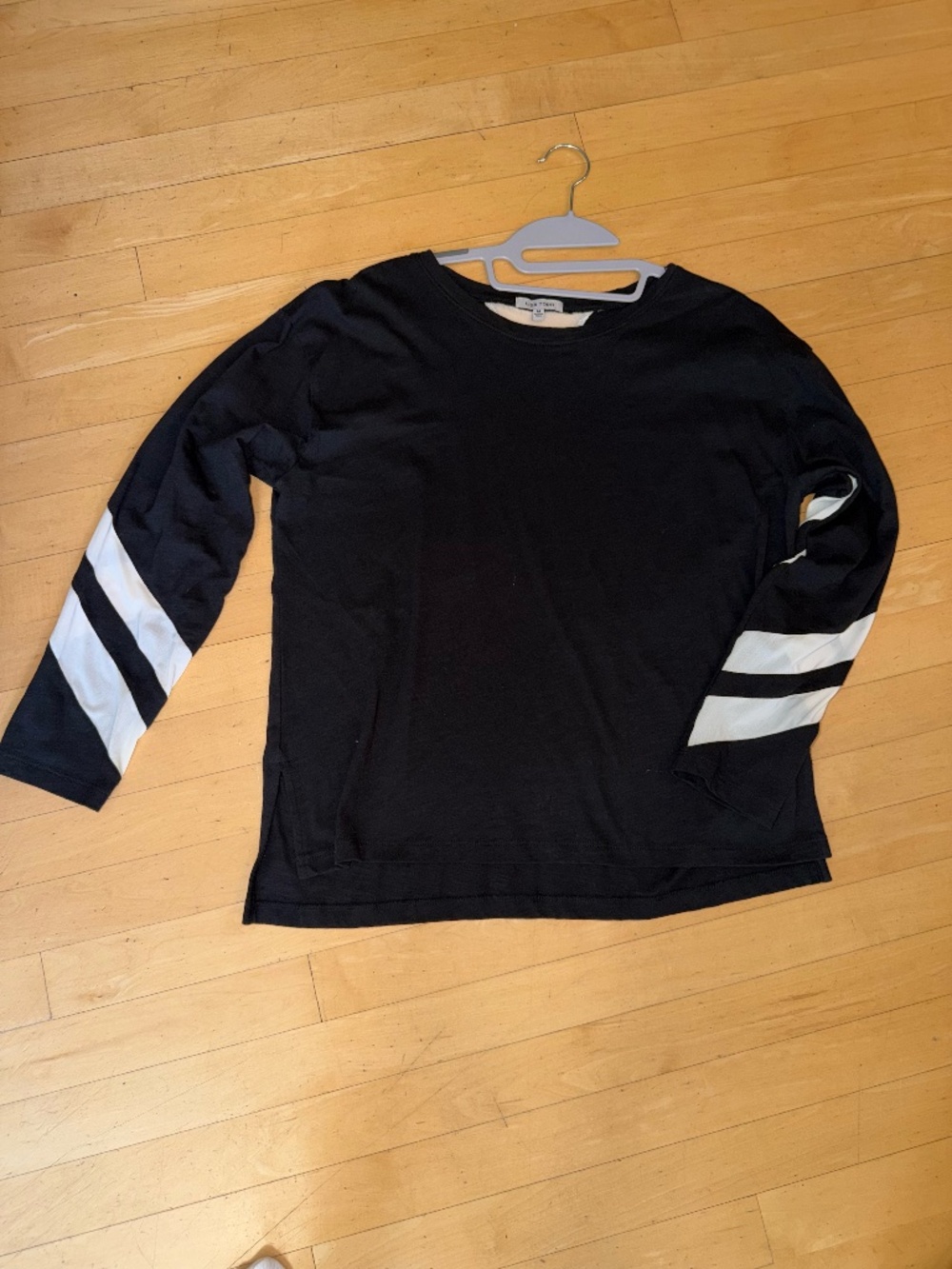 Lisa Todd Mesh Fest black tee with white mesh sleeve inserts, M, CB2664 - Picture 2 of 3
